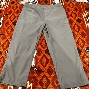 Eddie Bauer women’s  Gray Cargo Capri’s